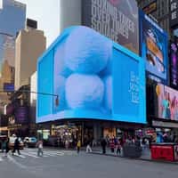 American Eagle Jeans Take Shape on Screen