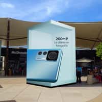 Xiaomi Smartphone Takes a Snap