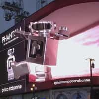 Rabanne Robot Balances on Screen Edge