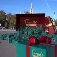 Tchibo Green Gift Boxes Spilled on the Street