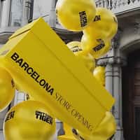 Onitsuka Tiger Box and Balloons Float Out of Store