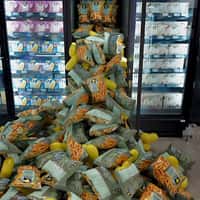 EDEKA Giant Yellow Hearts Burst Freezen Open