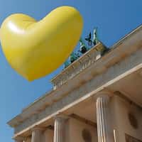 EDEKA Balloon Squeezes Through Branderbung Gate