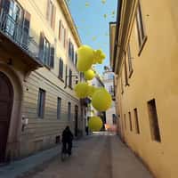 Nissan Giant Yellow Balloons Across Europe