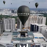 Snitch Hot Air Balloon Lands Above Mall