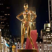 Victoria’s Secret Red Cloth Unveils Model Trophy