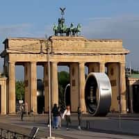 Samsung Galaxy AIRing at Brandenburg Gate