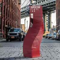 Maybelline Dancing Lipstick at Manhattan Bridge