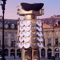 Rabanne Fame Robot Transformation at Place Vendôme