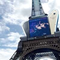 Lenny Kravitz Electric Guitar on Eiffel Tower