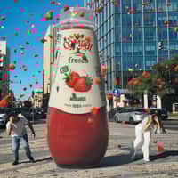 Compal Giant Bottle Releases Strawberries