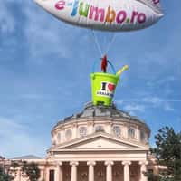 Jumbo Lip Balloon Carries Bucket with Shovels