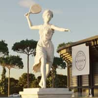 OYSHO Banner Rolls Down Behind Statue