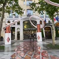 Charlotte Tilbury Ring Light Walkway at Sephora