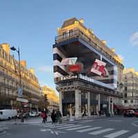 Sephora Interactive 3D Screen Display in Paris