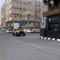 BEANSAI Crane Pours Coffee Beans in Machine