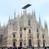 Honor Smartphone Dropped over Milan's Duomo