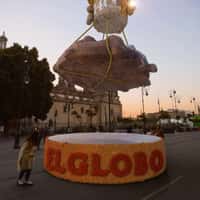 El Globo Pastry on Hot Air Balloon Lands on Street