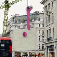 Estrid Crane Installs Razor on Store Facade
