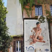 IBSA Liquid Drops Float Out of Billboard