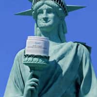 Kiehl's Statue of Liberty Applies Mask on Face