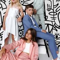 Noizz Sneaker Claw Machine Building