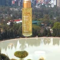 Oriflame Oversized Serum Drop Turns Chapultepec Pond into Gold