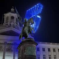 Renault Giant Blue Number 5 at Place Royale