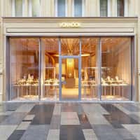 Von Köck Giant Claw Machine Drops Giant Ring