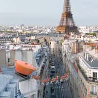 Le Creuset Giant Casserole on Sleigh in Paris