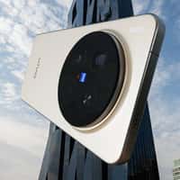 Vivo Giant Phone Assembly on DC Tower