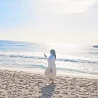 Secrets de l'Orient Giant Products on Beach