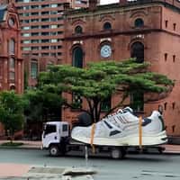CGI Video Pull&Bear Trainer Shoe on Truck