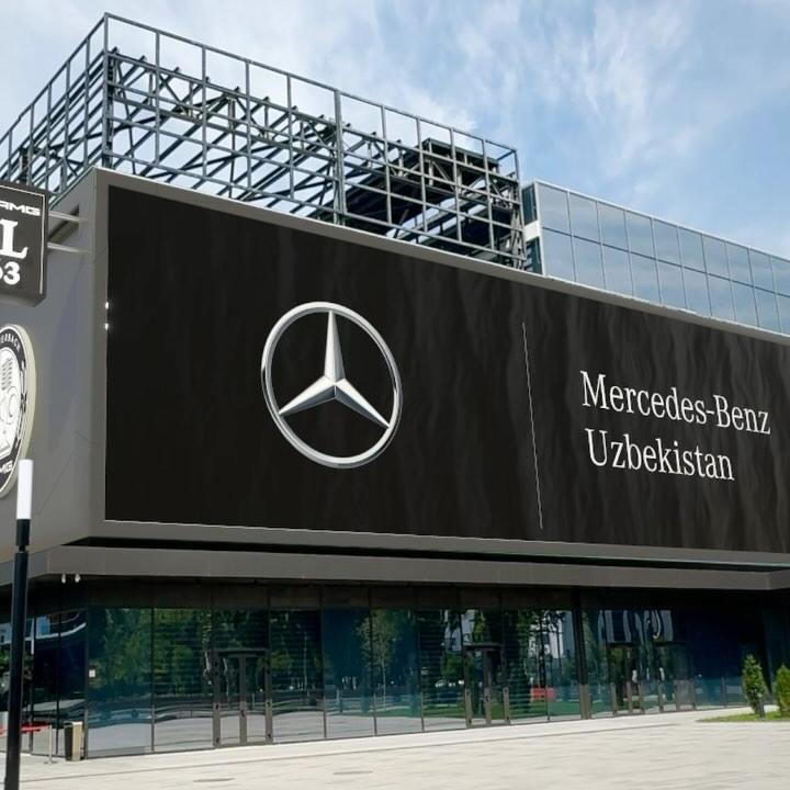Mercedes Benz Car Jumps Out of Billboard