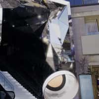 NARS Giant Compact Rolls Into Tokyu Plaza