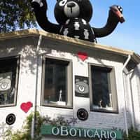 O Boticário Giant Teddy Bear on Store Roof