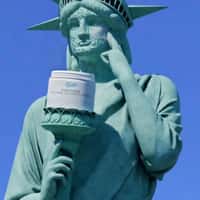 Kiehl's Statue of Liberty Applies Cream
