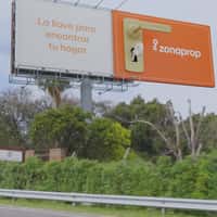 Zonaprop Giant Key Unveils Message on Billboard
