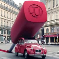 L'Oréal Groupe Lipstick Marks Street Red in Paris