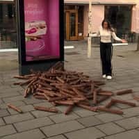 Amicelli Wafer Sticks Burst From Digital Board