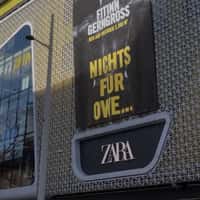 FITINN Giant Banner Unveils New Gym at Gerngross