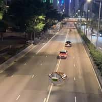 Reis Giant Ring Dodging Traffic in City