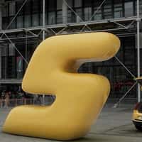 Renault Giant Number 5 Pops Out of Car