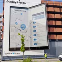 Samsung Giant Phone Unfolds from Building Facade