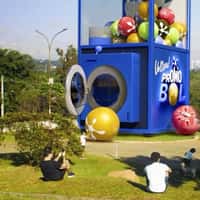 OMO Giant Claw Machine Installation