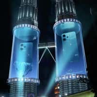 KL Foodie Oppo Phone Emerges from Petronas Twin Towers