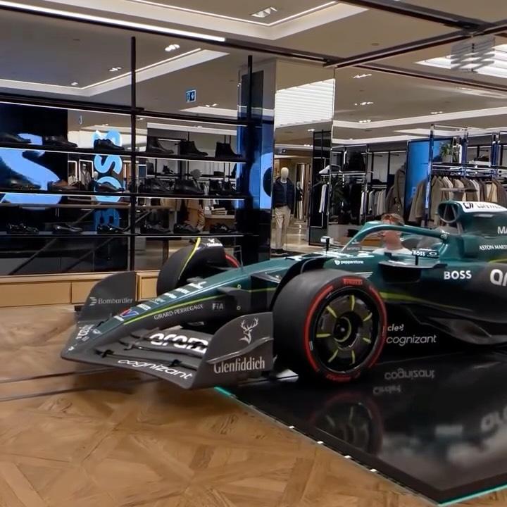 BOSS F1 Car Assembles in Store