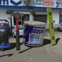 Bricoceram Giant Tools Bounce Through Parking Lot