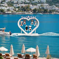 Suwen Giant Floating Heart Showcases Swimsuits