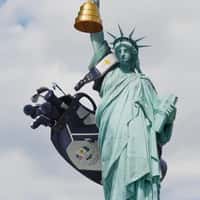 Ryder Cup Statue of Liberty Wears Golf Bag
